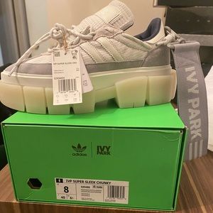 Ivy park by Beyoncé super sleek chunky size 8